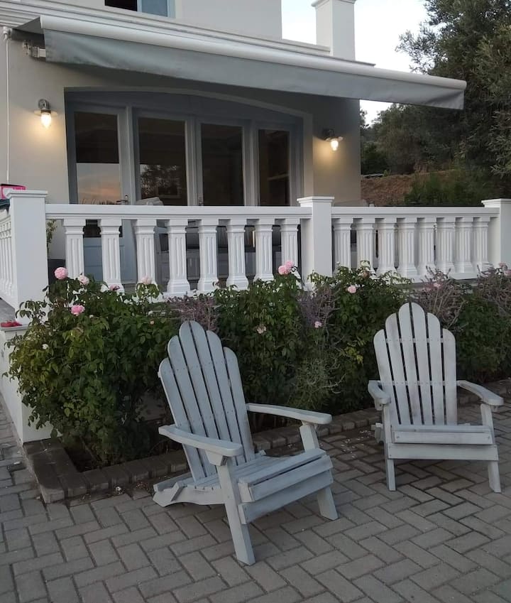 Enastron Guesthouse bedroom