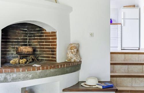 Mulberry Tree Cottage pool and garden